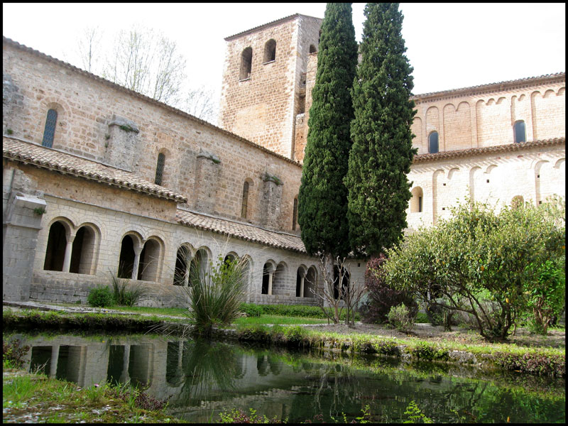 St Guilhem cloitre